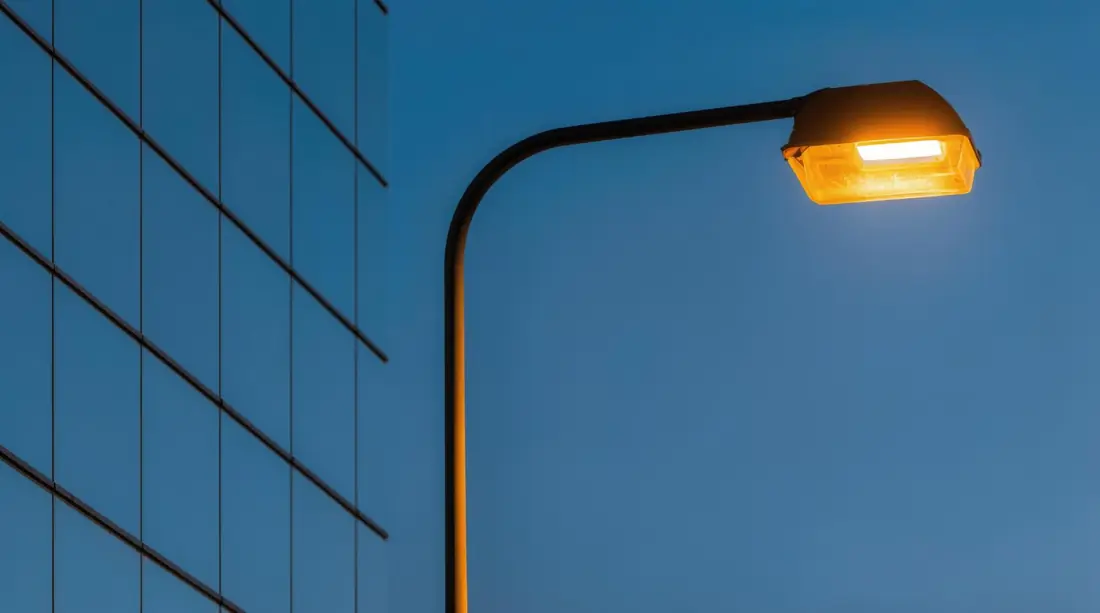 Light pole fixture head